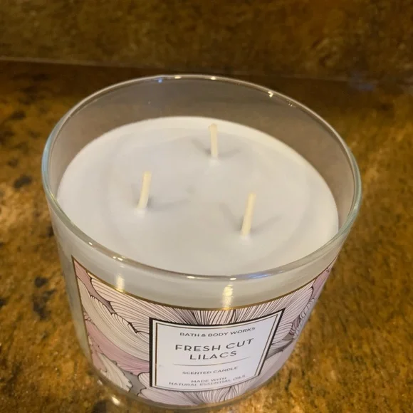 NEW…..Bath & Body Works 3-wick Candle…Fresh Cut Lilacs Scented Candle - Picture 4 of 4